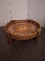 Oude houten tafel Indias chakki, Ophalen