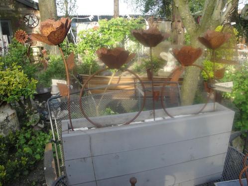 metalen rozen in bloembak, Tuin en Terras, Tuinstekers, Nieuw, Ophalen of Verzenden