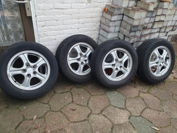 Winterbanden Tyfoon 215/60R16 met Velgen Outlander beschikbaar voor biedingen