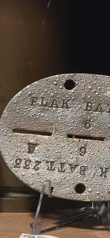 Ik zoek erkennungsmarke relic helmen en k98 bajonetten beschikbaar voor biedingen