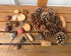 Natuurlijke decoratie herfststukje kerststukje dennenappels, Ophalen of Verzenden, Gebruikt
