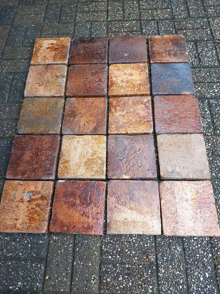 Vloertegels. Handgebakken geglazuurd 21x21 cm, Doe-het-zelf en Verbouw, Vloerdelen en Plavuizen, Plavuizen, Steen of Klei, 50 tot 150 cm