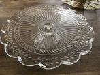 Groot vintage taartplateau met geschulpte rand, Ophalen of Verzenden