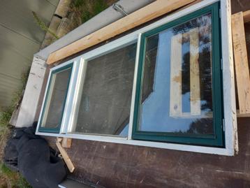 Hardhouten kozijn met 2 draairamen en dubbel glas  beschikbaar voor biedingen