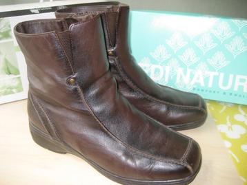 Dameslaarsjes / winterlaarsjes maat 5,5 Leder beschikbaar voor biedingen