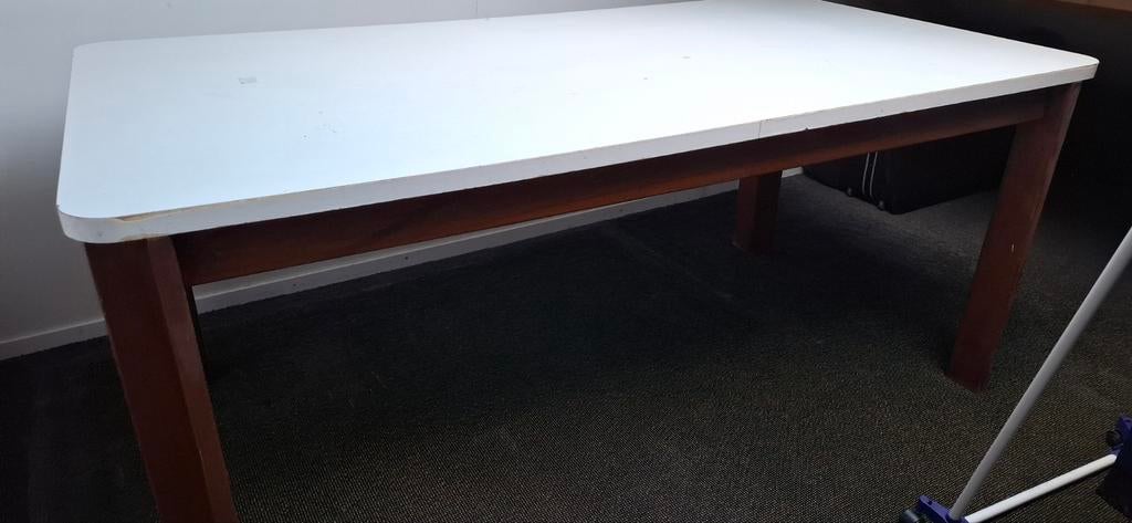 Houten tafel met wit blad, Huis en Inrichting, Tafels | Eettafels, Ophalen, Gebruikt, 50 tot 100 cm, Vijf personen of meer
