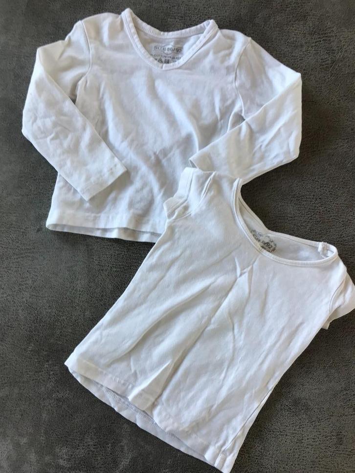 2 witte tshirts 86/92 korte en lange mouw - nette staat, Kinderen en Baby's, Babykleding | Maat 86, Zo goed als nieuw, Meisje