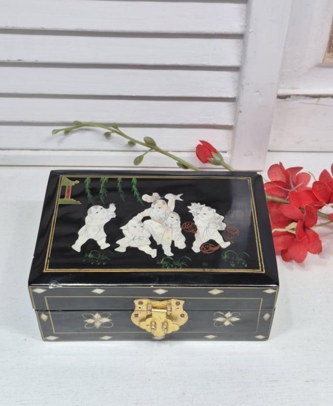 Japans lakdoosje met ingelegd parelmoer, Antiek en Kunst, Curiosa en Brocante, Ophalen of Verzenden
