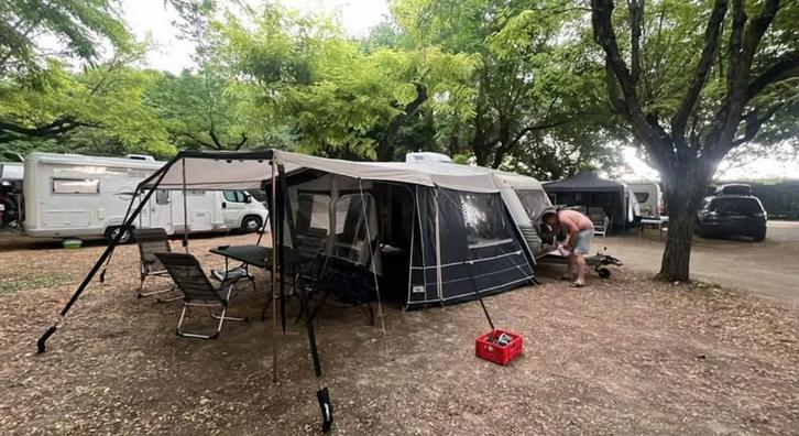 Kip Greyline met NIEUWE AIRCO, Caravans en Kamperen, Caravans, Particulier, tot en met 4, 750 - 1000 kg, Rondzit, Kip, 4 tot 5 meter