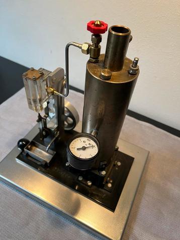 Stoommachine beschikbaar voor biedingen