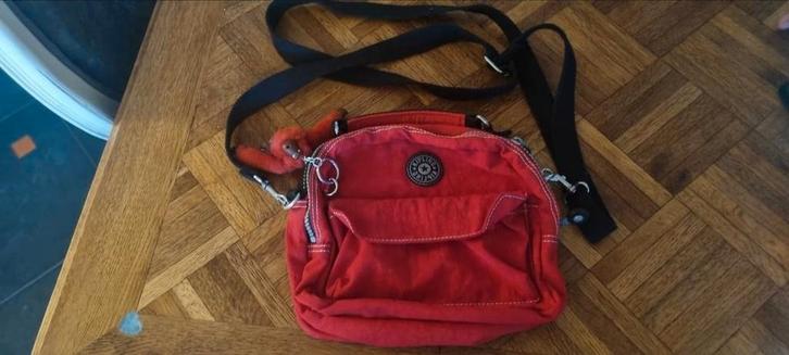 Rode Kipling Schoudertas rugtas met Aapje, Sieraden, Tassen en Uiterlijk, Tassen | Damestassen, Gebruikt, Schoudertasje, Rood
