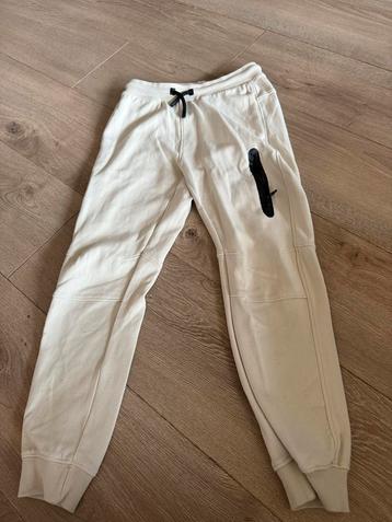 Zara broek beschikbaar voor biedingen