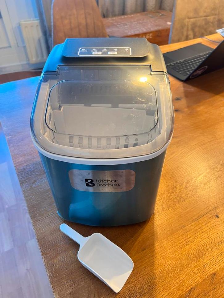 KitchenBrothers IJsblokjesmachine - Perfect voor de zomer!, Witgoed en Apparatuur, IJsmachines, Zo goed als nieuw, Zelfvriezend