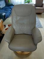crème leren relaxfauteuil draaibaar + bijpassende hocker, Ophalen, Gebruikt, Minder dan 75 cm, Modern klassiek