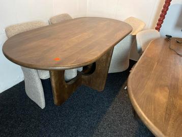 Deens ovale notenhouten tafel 160x90 beschikbaar voor biedingen