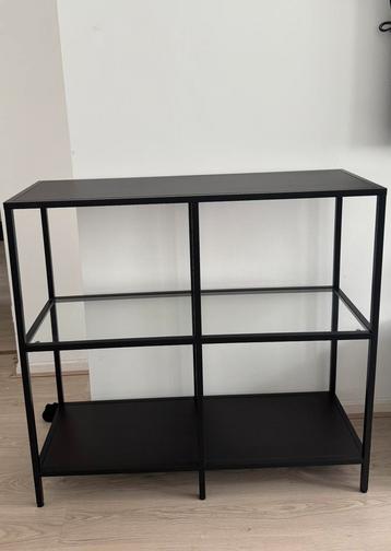 Zwarte / houten en glas kastje