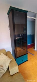 Vitrinekast, zwart met groene accenten., Huis en Inrichting, Ophalen, Gebruikt, 50 tot 100 cm, 150 tot 200 cm