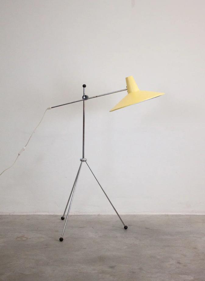 Vintage driepoot vloerlamp jaren 50/60  lamp ., Huis en Inrichting, Lampen | Vloerlampen, Zo goed als nieuw, Minder dan 100 cm