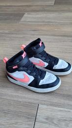 Nike sportschoenen maar 35 meisjes met roze, Meisje, Sportschoenen, Ophalen of Verzenden, Zo goed als nieuw