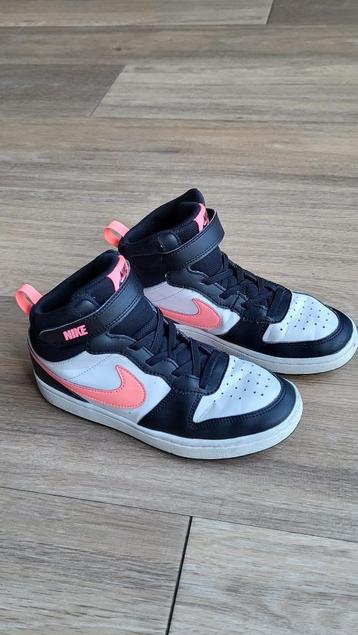 Nike sportschoenen maar 35 meisjes met roze beschikbaar voor biedingen