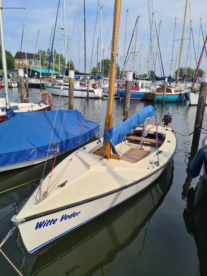 Poly Valk met fraaie houten elementen, Watersport en Boten, Open zeilboten, Gebruikt, Valk, 6 meter of meer, Polyester, Buitenboordmotor