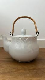 Porseleinen theepot met bamboe handvat, Ophalen of Verzenden