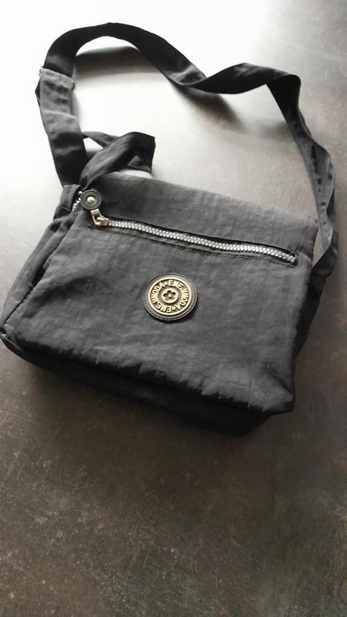 Handige Zwarte Dames Schouder/Handtas!, Sieraden, Tassen en Uiterlijk, Tassen | Schoudertassen, Zo goed als nieuw, Zwart, Ophalen of Verzenden