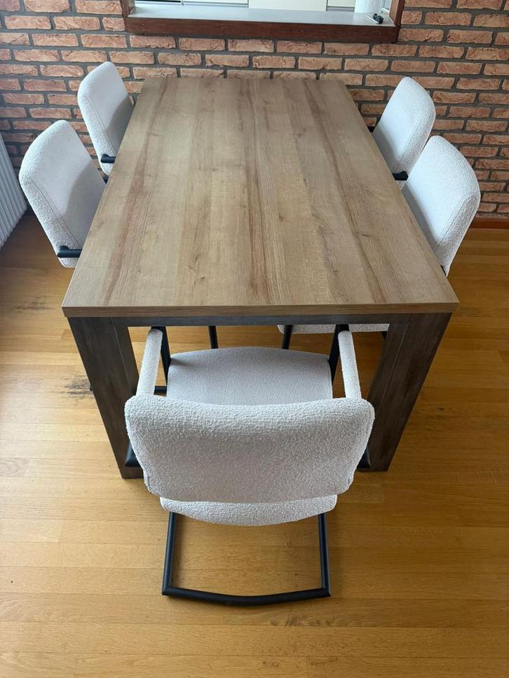 XOOON Eetkamerstoelen met Armleuningen & Tafel, Huis en Inrichting, Complete eetkamers, Zo goed als nieuw, 4 tot 6 stoelen, Ophalen