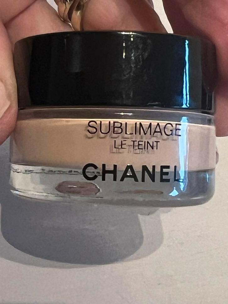 Chanel Sublimage Le Teint Ultieme crème-foundation 20 beige, Sieraden, Tassen en Uiterlijk, Uiterlijk | Cosmetica en Make-up, Zo goed als nieuw