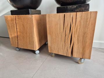 Massief eiken blokken bijzettafel  beschikbaar voor biedingen