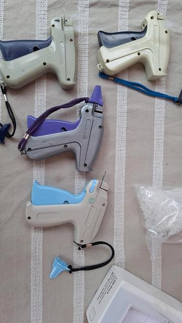 4x ridderspoortang / textieltang met kaartjes en pins/tags beschikbaar voor biedingen
