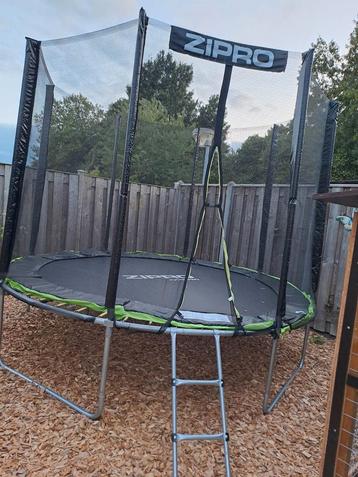 Zipro Trampoline met Net en Ladder beschikbaar voor biedingen