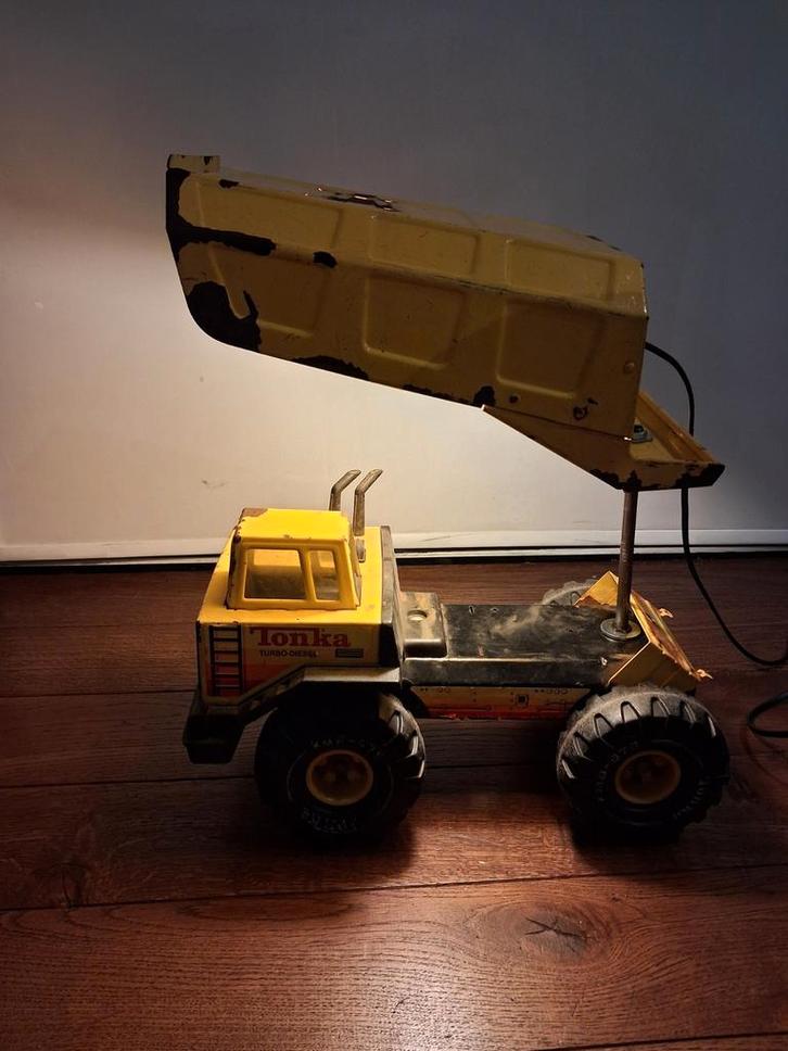 Tonka kiepwagen vrachtwagen lamp, Huis en Inrichting, Lampen | Tafellampen, Minder dan 50 cm, Ophalen of Verzenden