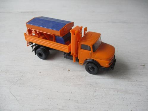 Kibri Mercedes Vrachtwagen met Zoutstrooier, Hobby en Vrije tijd, Modelauto's | 1:87, Zo goed als nieuw, Bus of Vrachtwagen, Overige merken
