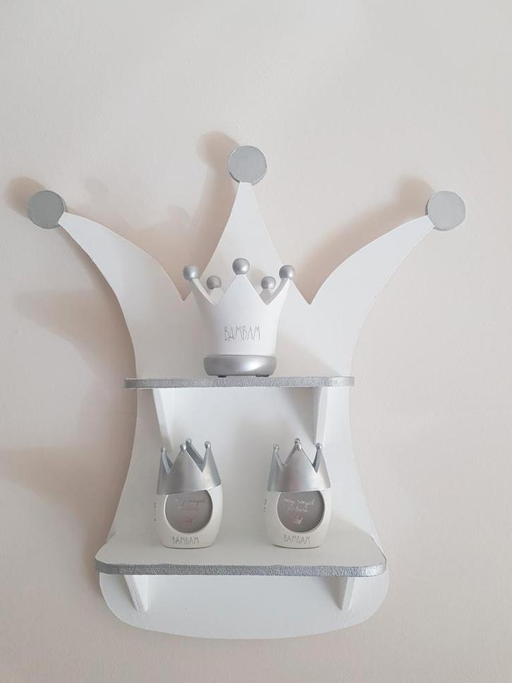 2 Kroon Wandplankjes - Handgemaakt van Hout, Verzamelen, Beelden en Beeldjes, Nieuw, Overige typen, Ophalen of Verzenden