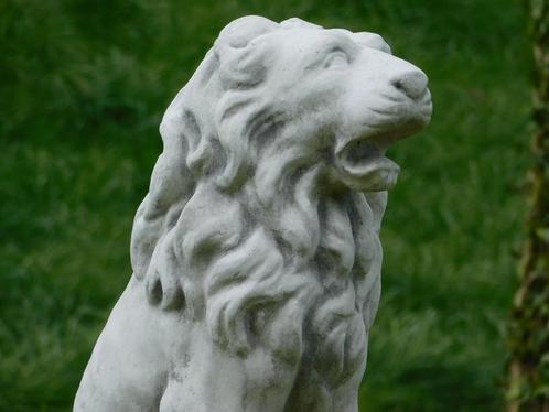 Zittende Leeuw - 53 cm - Steen, Tuin en Terras, Tuinbeelden, Dierenbeeld, Steen, Ophalen of Verzenden