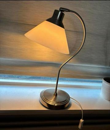 Tafel lampje beschikbaar voor biedingen