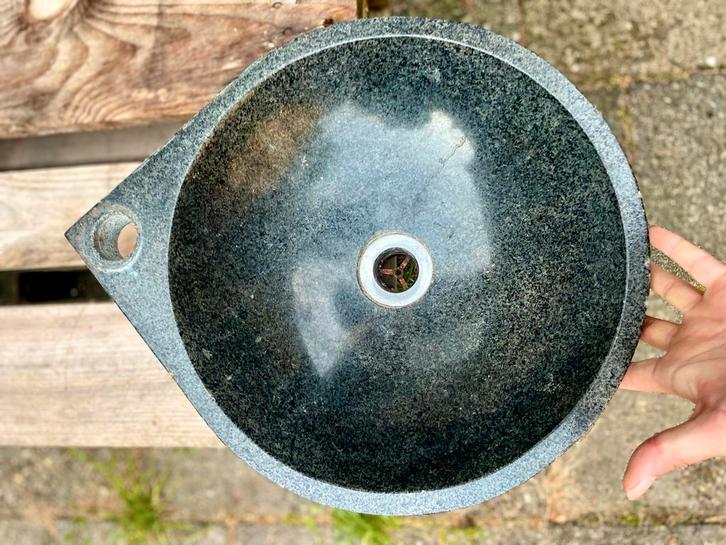 Stenen wasbak in perfecte staat, Huis en Inrichting, Badkamer | Badkamermeubels, Zo goed als nieuw, Wasbak of Wastafel, Minder dan 100 cm