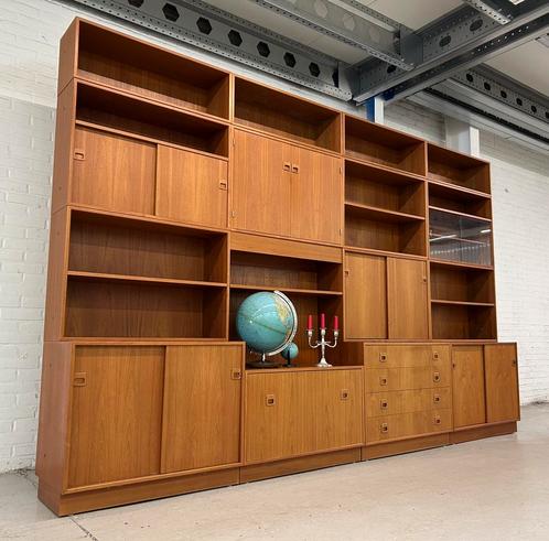 XXL modulair wandmeubel Dyrlund, Huis en Inrichting, Kasten | Wandmeubels, Zo goed als nieuw, 200 cm of meer, 25 tot 50 cm, Teakhout