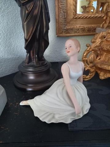 Bisquit porseleinen ballerina beschikbaar voor biedingen