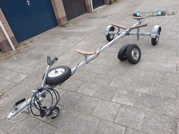 Boottrailer met Nieuwe Assen, Wielen, Banden en Neuswiel beschikbaar voor biedingen