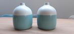 Set van 2 blauw-witte vazen VT Wonen, Gebruikt, Blauw, Aardewerk of Porselein, Ophalen of Verzenden