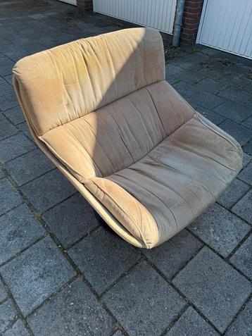 Artifort F522 stoel fauteuil beschikbaar voor biedingen