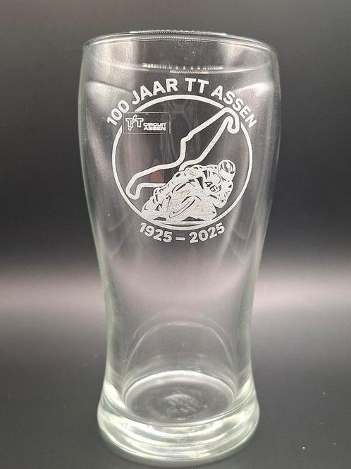Bier of wijnglas 100 jaar TT Assen, Verzamelen, Biermerken, Nieuw, Glas of Glazen, Ophalen of Verzenden