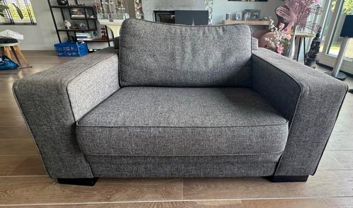 Mooie grijze loveseat van Montel type Lausanne, Huis en Inrichting, Banken | Sofa's en Chaises Longues, Gebruikt, Minder dan 150 cm