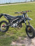 Derbi senda 50cc, Fietsen en Brommers, Brommers | Derbi, Ophalen, 6 versnellingen, Maximaal 45 km/u, Zo goed als nieuw