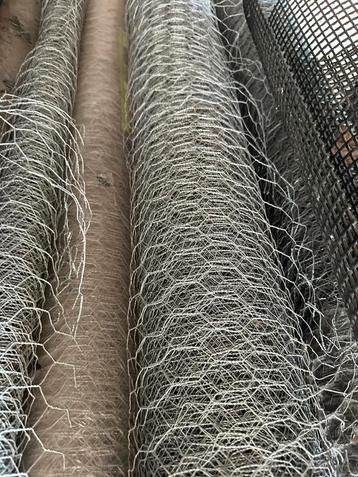 Nieuwe rollen kippengaas 50 m vanaf €9,98 per rol beschikbaar voor biedingen