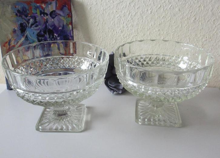 Set grote schalen op voet, Antiek en Kunst, Antiek | Glas en Kristal, Ophalen of Verzenden