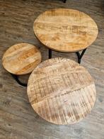 Industriële mangohouten bijzettafels (set van 3), Ophalen, Minder dan 55 cm, Rond, Zo goed als nieuw