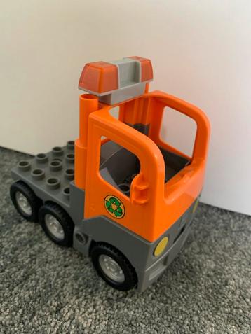 Duplo Vrachtwagen met Zwaailichten beschikbaar voor biedingen
